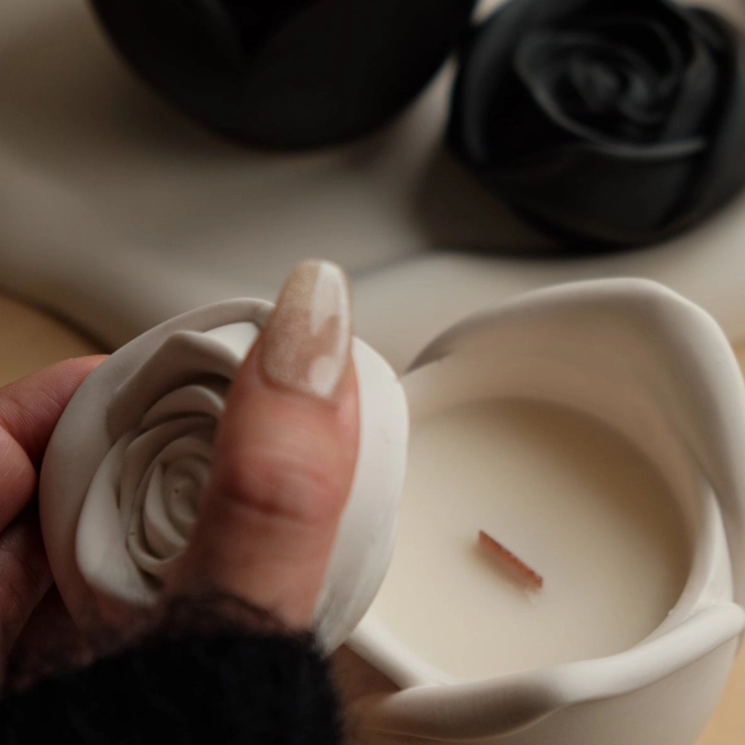 ROSE - Duftkerze im Glas - in schwarz / Orangenblüte