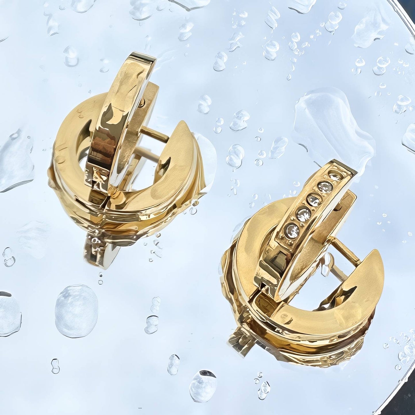 Kleine Hoops mit Zirkonia-Steinen