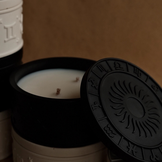 Sonne & Stern Duftkerze - schwarz / Oud-Holz