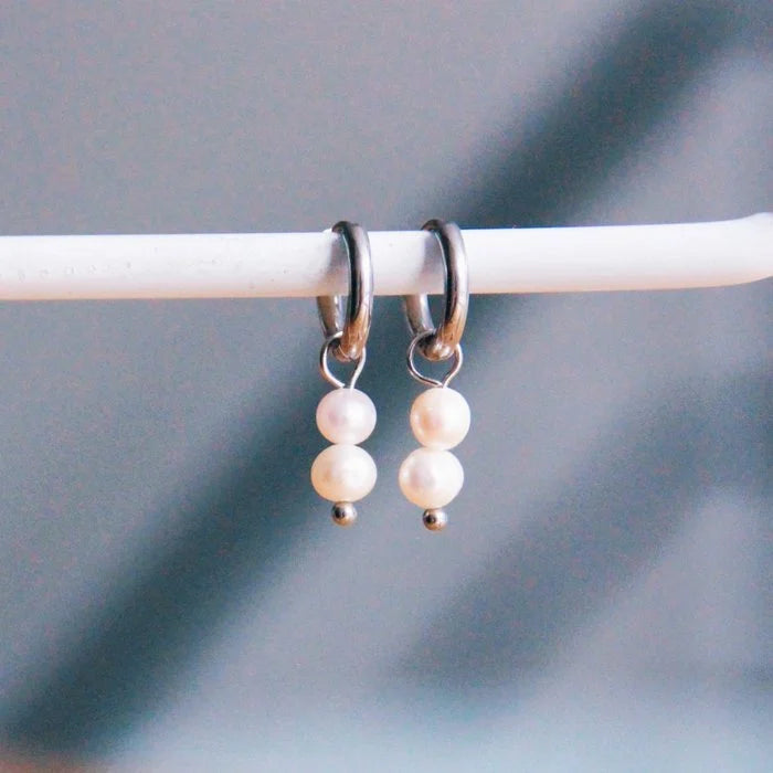 Kleine Creolen mit 2 Süsswasserperlen (silber)