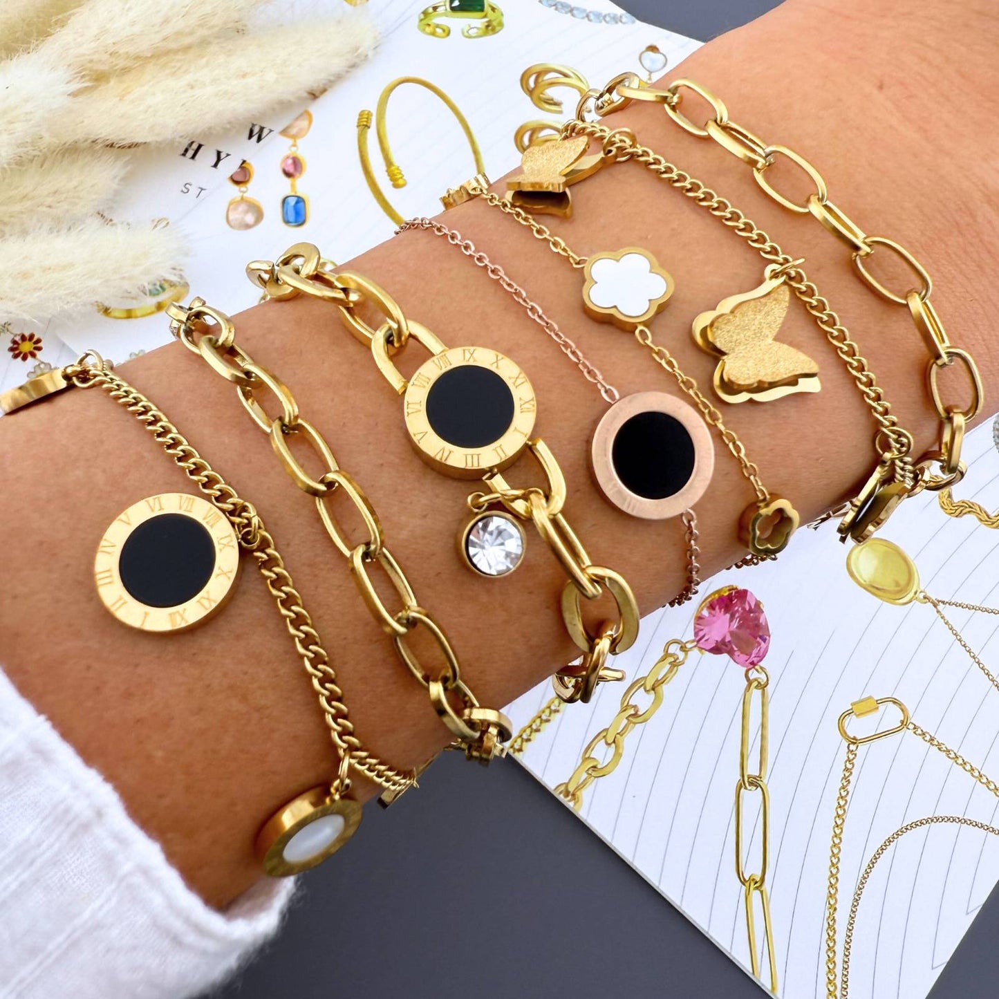 Grobe Kette mit Zirkonia-Anhänger und römischen Zahlen