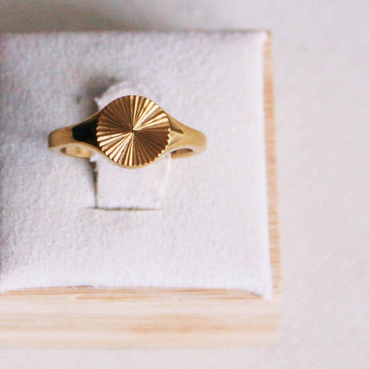 Ring mit dekoriertem Aufdruck