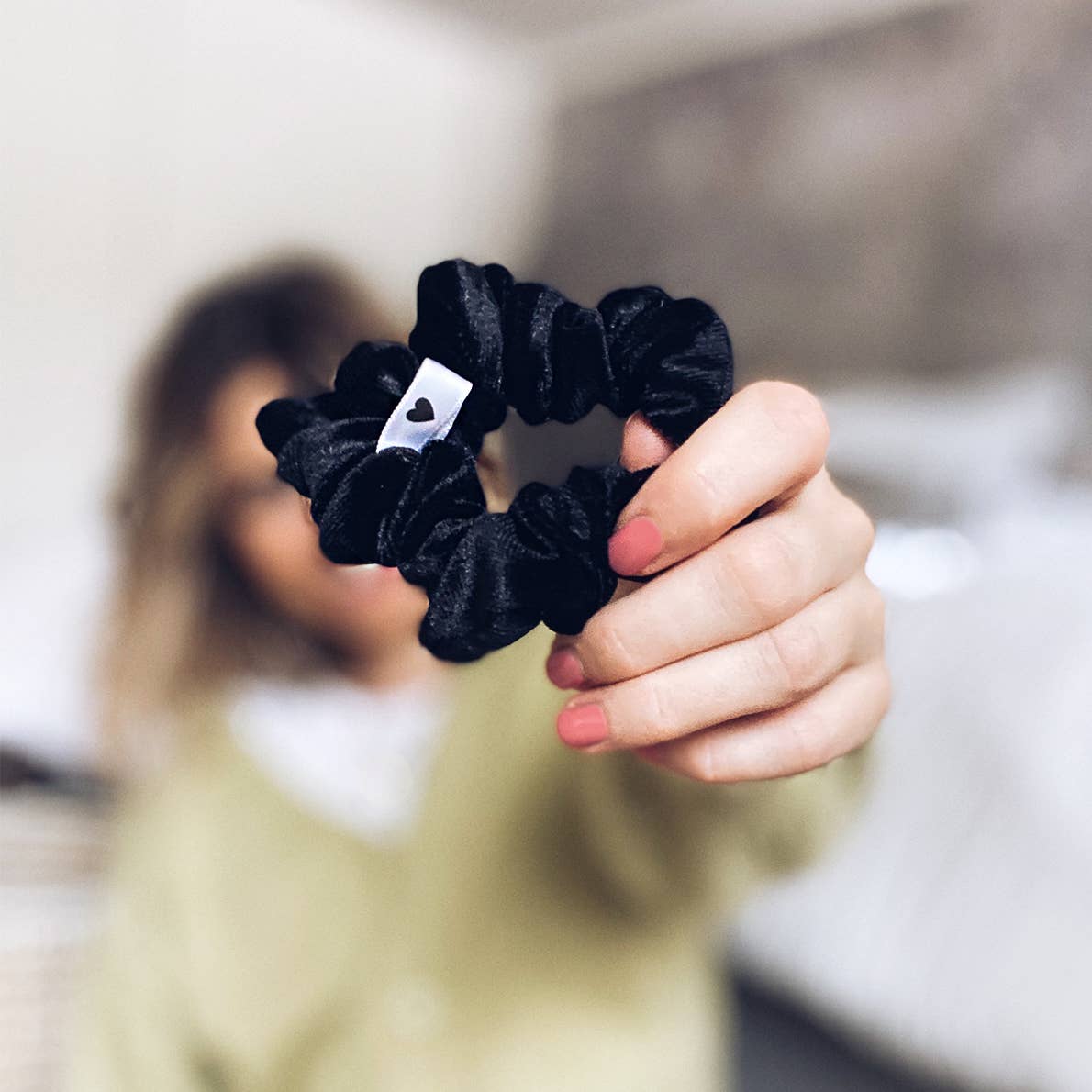 Samt-Scrunchie Schwarz - Bellody® (1 Stück - Classic Black)
